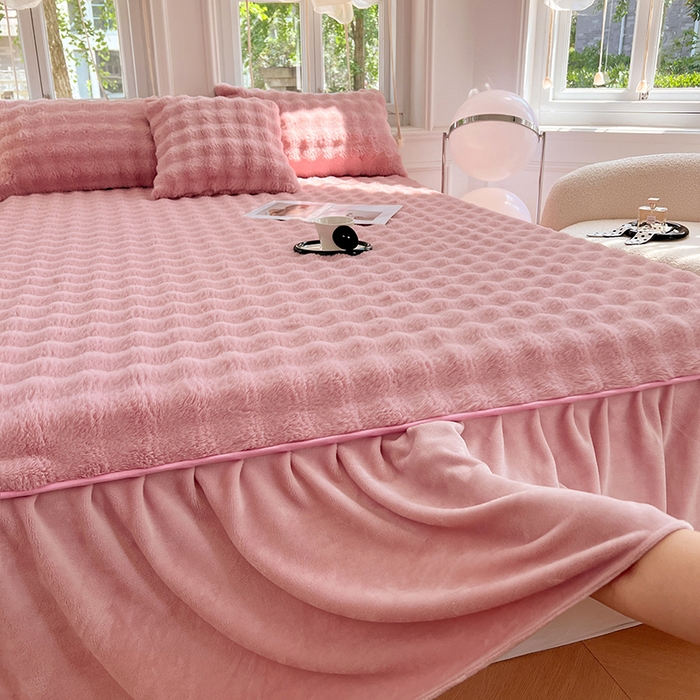 91家纺网 家纺一手货源 找家纺 梦舒羽 2025新款兔毛绒水晶绒床垫保护罩牛奶绒床垫床单罩单件床裙单品床裙 兔毛绒泡泡-云梦粉