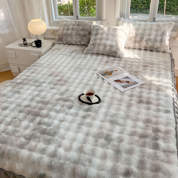 91家纺网 家纺一手货源 找家纺 梦舒羽 2025新款兔毛绒水晶绒床垫保护罩牛奶绒床垫床单罩单件床裙单品床裙 兔毛绒泡泡-梦幻浅灰