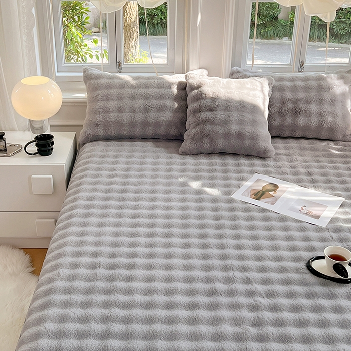 91家纺网 家纺一手货源 找家纺 梦舒羽 2025新款兔毛绒水晶绒床垫保护罩牛奶绒床垫床单罩单件床裙单品床裙 兔毛绒泡泡-烟雨灰