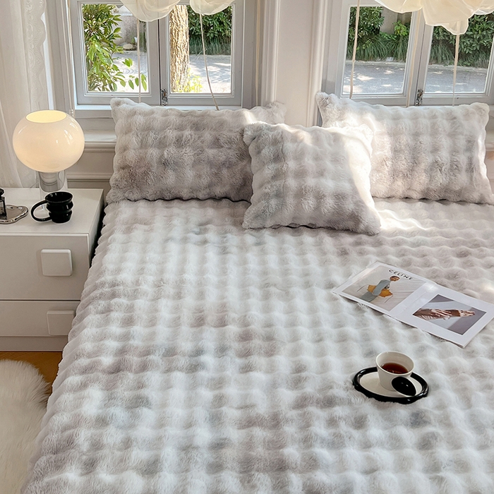 91家纺网 家纺一手货源 找家纺 梦舒羽 2025新款兔毛绒水晶绒床垫保护罩牛奶绒床垫床单罩单件床裙单品床裙 兔毛绒泡泡-梦幻浅灰