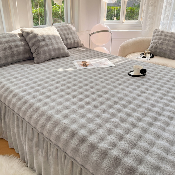 91家纺网 家纺一手货源 找家纺 梦舒羽 2025新款兔毛绒水晶绒床垫保护罩牛奶绒床垫床单罩单件床裙单品床裙 兔毛绒泡泡-烟雨灰