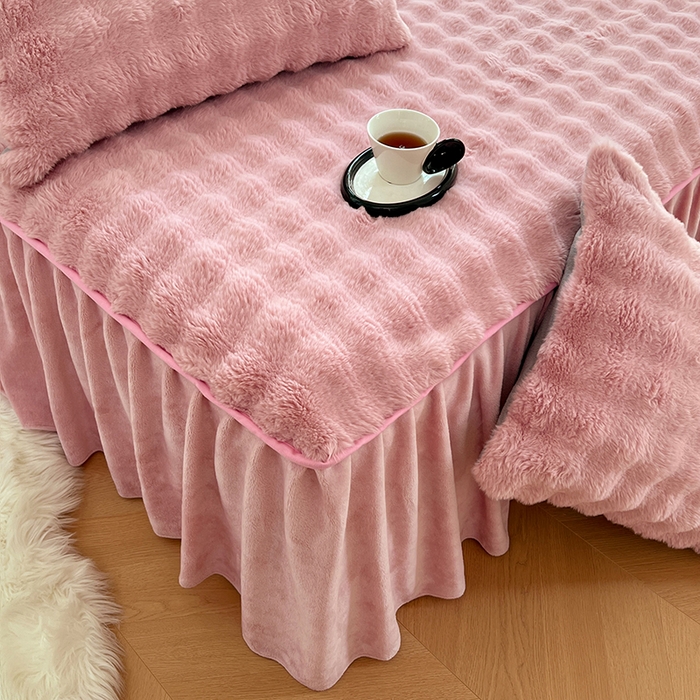 91家纺网 家纺一手货源 找家纺 梦舒羽 2025新款兔毛绒水晶绒床垫保护罩牛奶绒床垫床单罩单件床裙单品床裙 兔毛绒泡泡-云梦粉