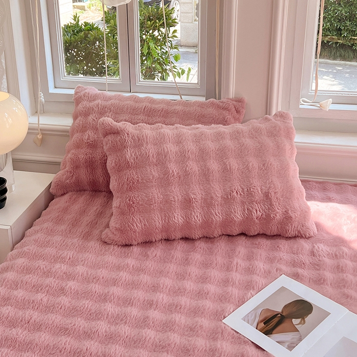 91家纺网 家纺一手货源 找家纺 梦舒羽 2025新款兔毛绒水晶绒床垫保护罩牛奶绒床垫床单罩单件床裙单品床裙 兔毛绒泡泡-云梦粉