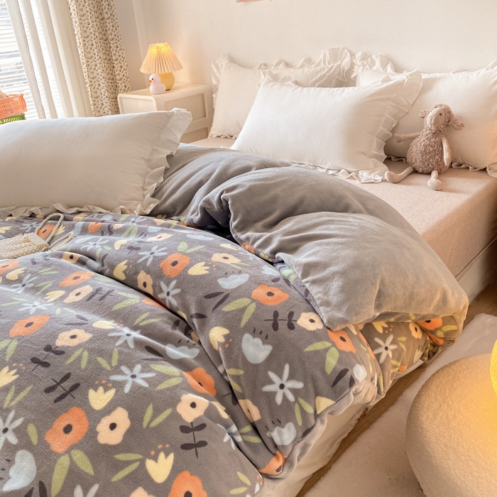 91家纺网 家纺一手货源 找家纺 金盛纺 2025新款高克重牛奶绒印花系列单被套(可定制) 繁花（灰）