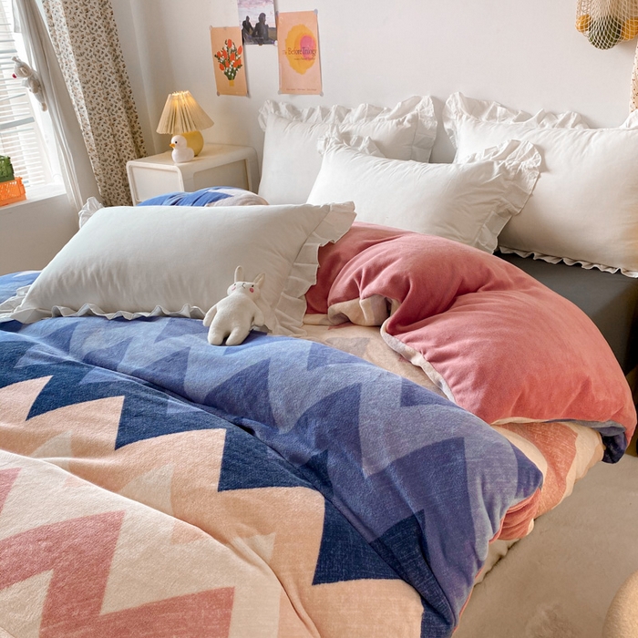 91家纺网 家纺一手货源 找家纺 金盛纺 2025新款高克重牛奶绒印花系列单被套(可定制) 梦境（粉）