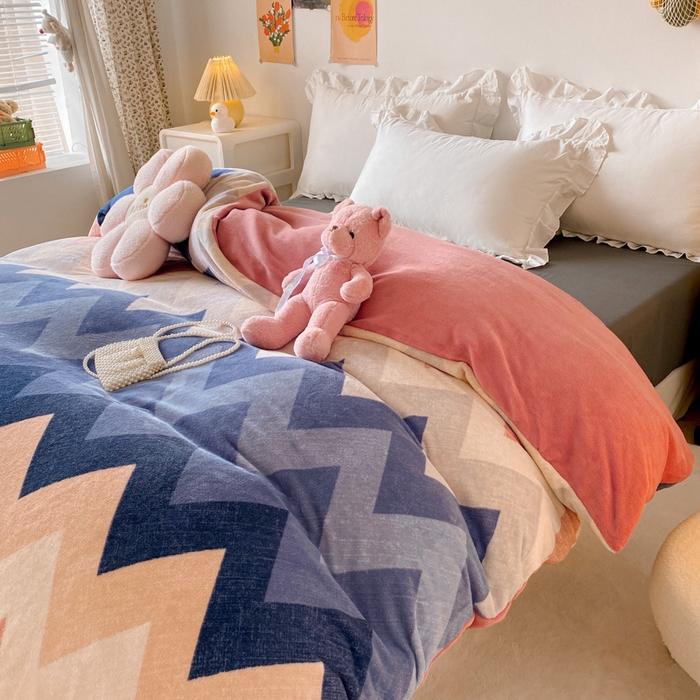 91家纺网 家纺一手货源 找家纺 金盛纺 2025新款高克重牛奶绒印花系列单被套(可定制) 梦境（粉）