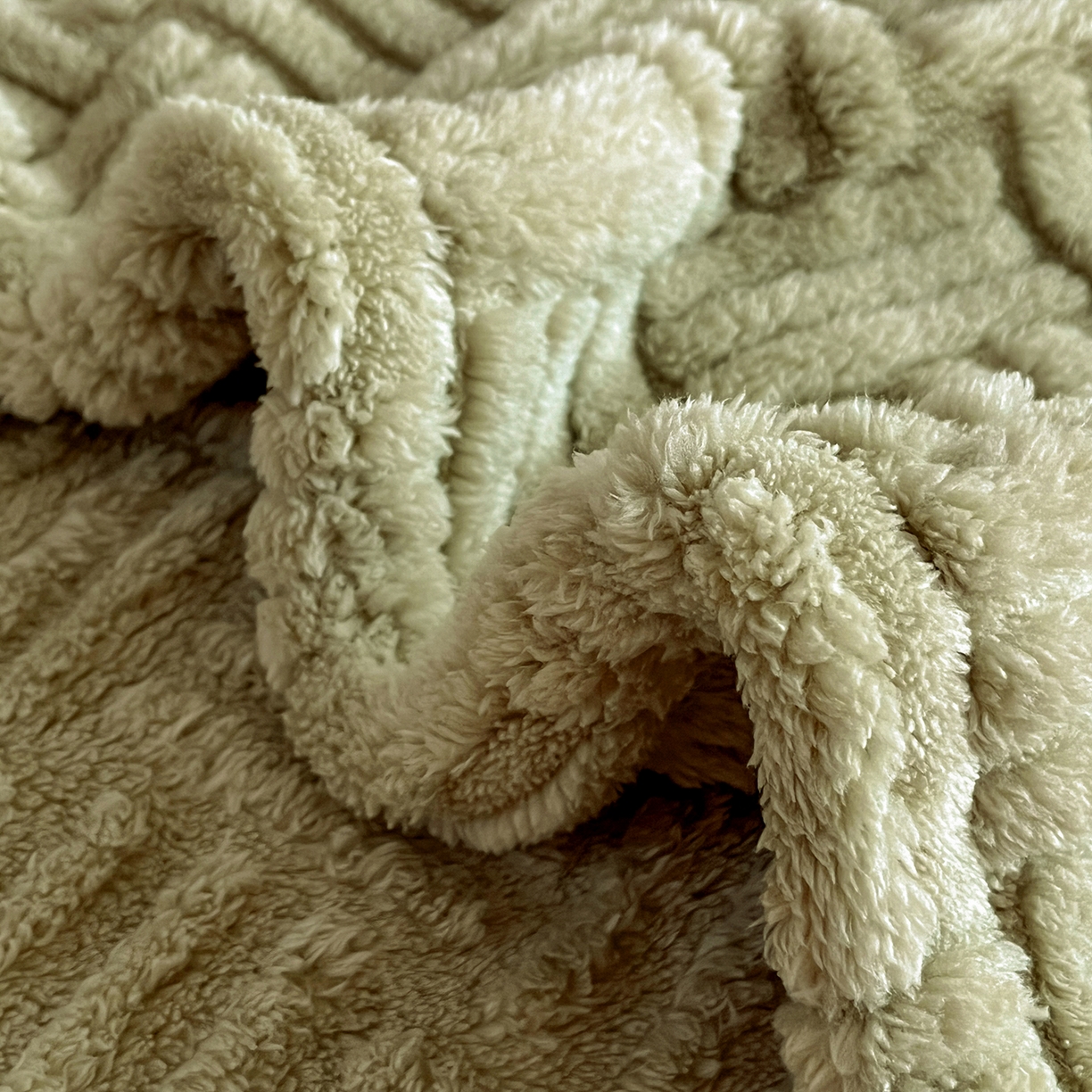 91家纺网 家纺一手货源 找家纺 （总）世纪绒品 2025新款A类几何牛奶绒提花毛毯