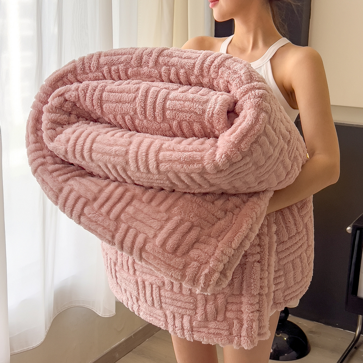 91家纺网 家纺一手货源 找家纺 （总）世纪绒品 2025新款A类几何牛奶绒提花毛毯