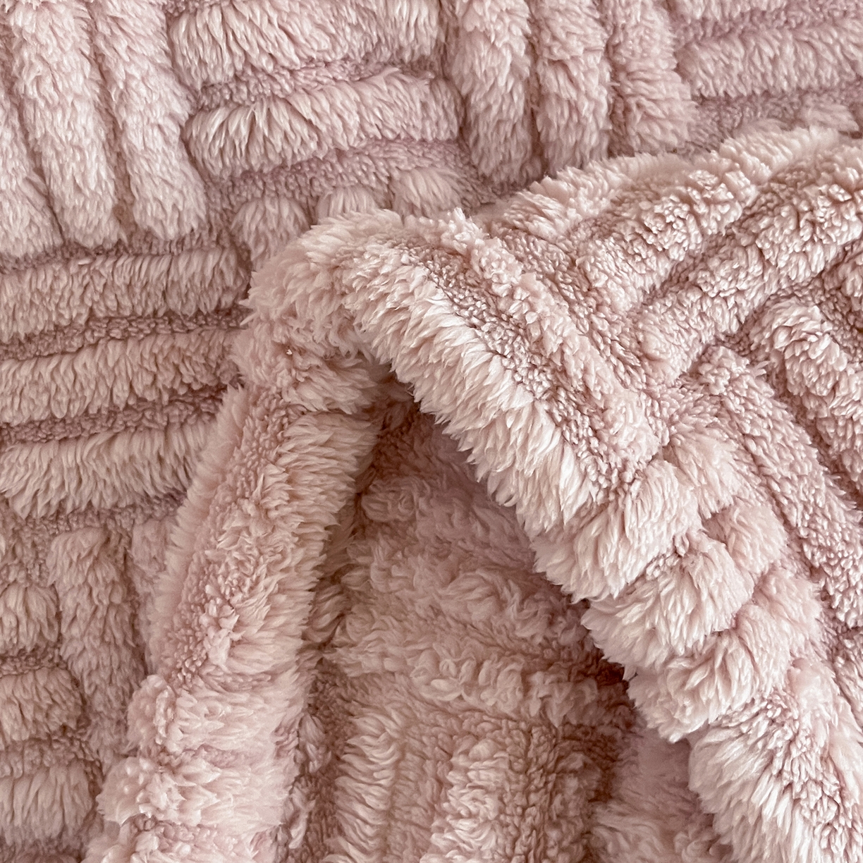 91家纺网 家纺一手货源 找家纺 世纪绒品 2025新款A类几何牛奶绒提花毛毯 几何-蜜桃粉