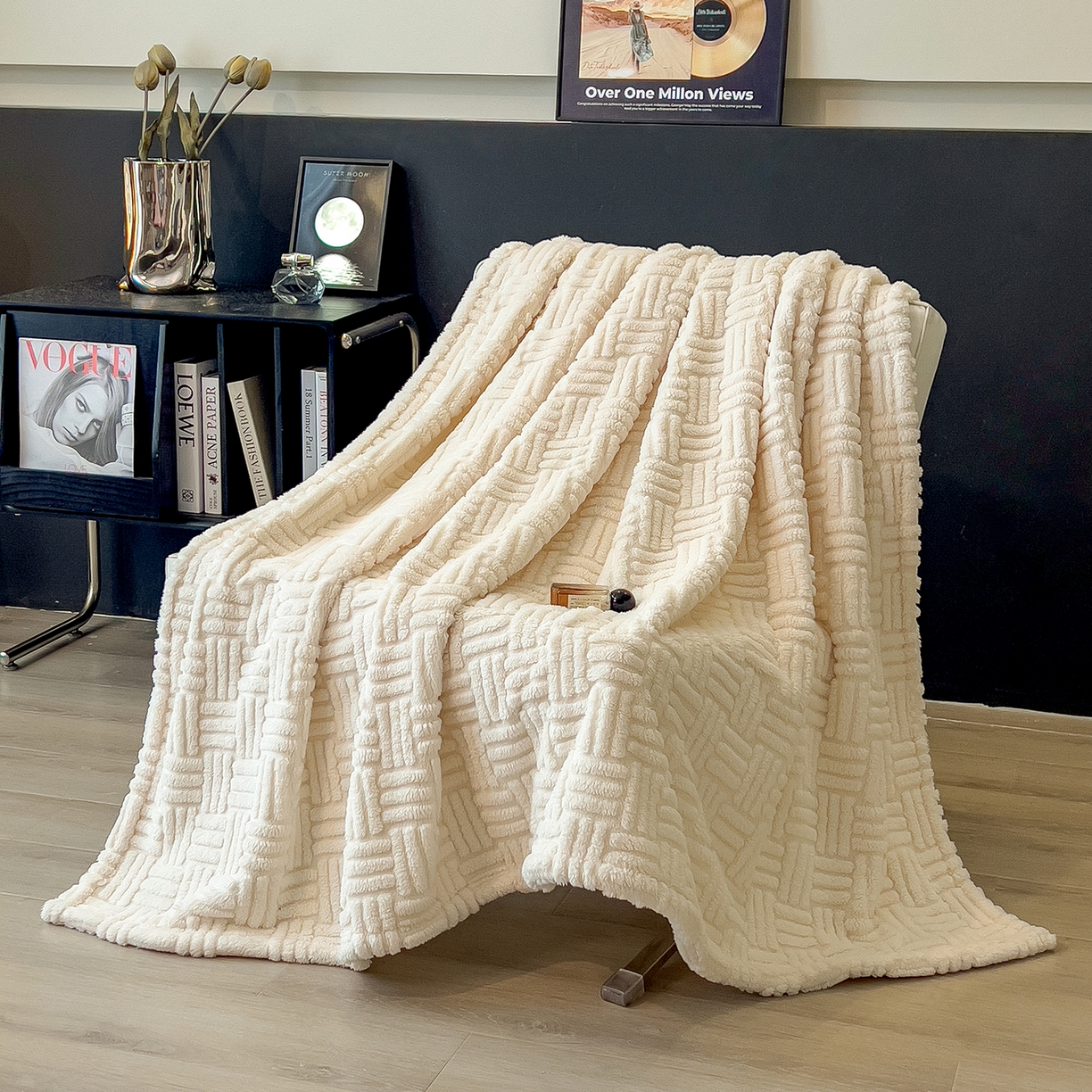 91家纺网 家纺一手货源 找家纺 世纪绒品 2025新款A类几何牛奶绒提花毛毯 几何-月光白