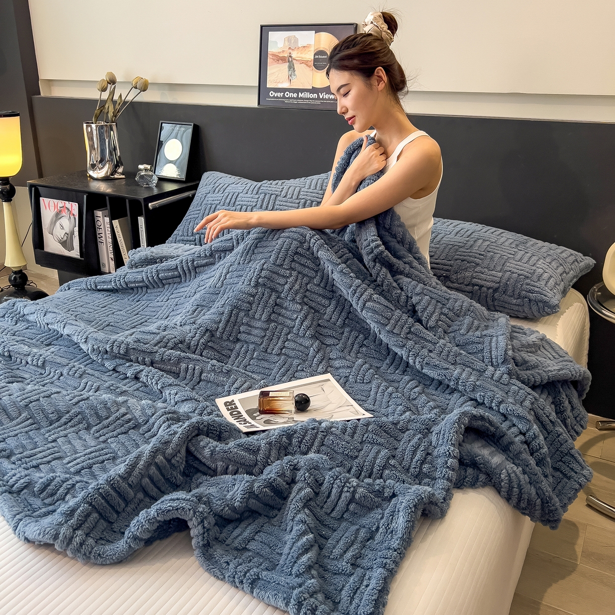 91家纺网 家纺一手货源 找家纺 世纪绒品 2025新款A类几何牛奶绒提花毛毯 几何-深海蓝