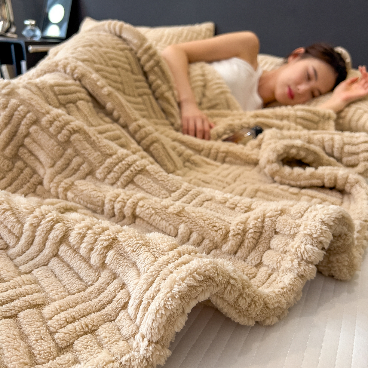 91家纺网 家纺一手货源 找家纺 世纪绒品 2025新款A类几何牛奶绒提花毛毯 几何-伯爵咖