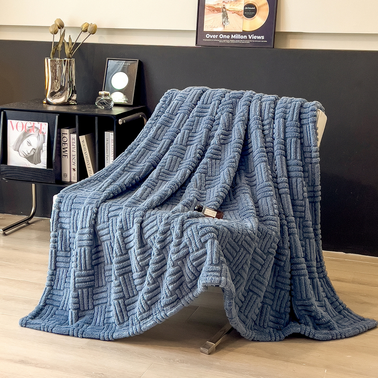 91家纺网 家纺一手货源 找家纺 世纪绒品 2025新款A类几何牛奶绒提花毛毯 几何-深海蓝