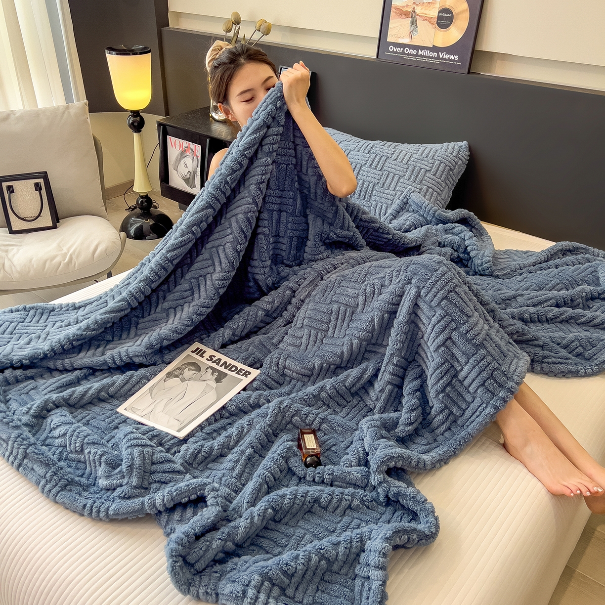 91家纺网 家纺一手货源 找家纺 世纪绒品 2025新款A类几何牛奶绒提花毛毯 几何-深海蓝