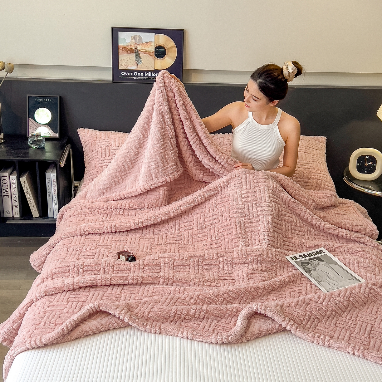 91家纺网 家纺一手货源 找家纺 世纪绒品 2025新款A类几何牛奶绒提花毛毯 几何-蜜桃粉