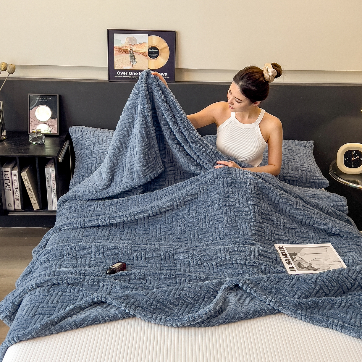 91家纺网 家纺一手货源 找家纺 世纪绒品 2025新款A类几何牛奶绒提花毛毯 几何-深海蓝