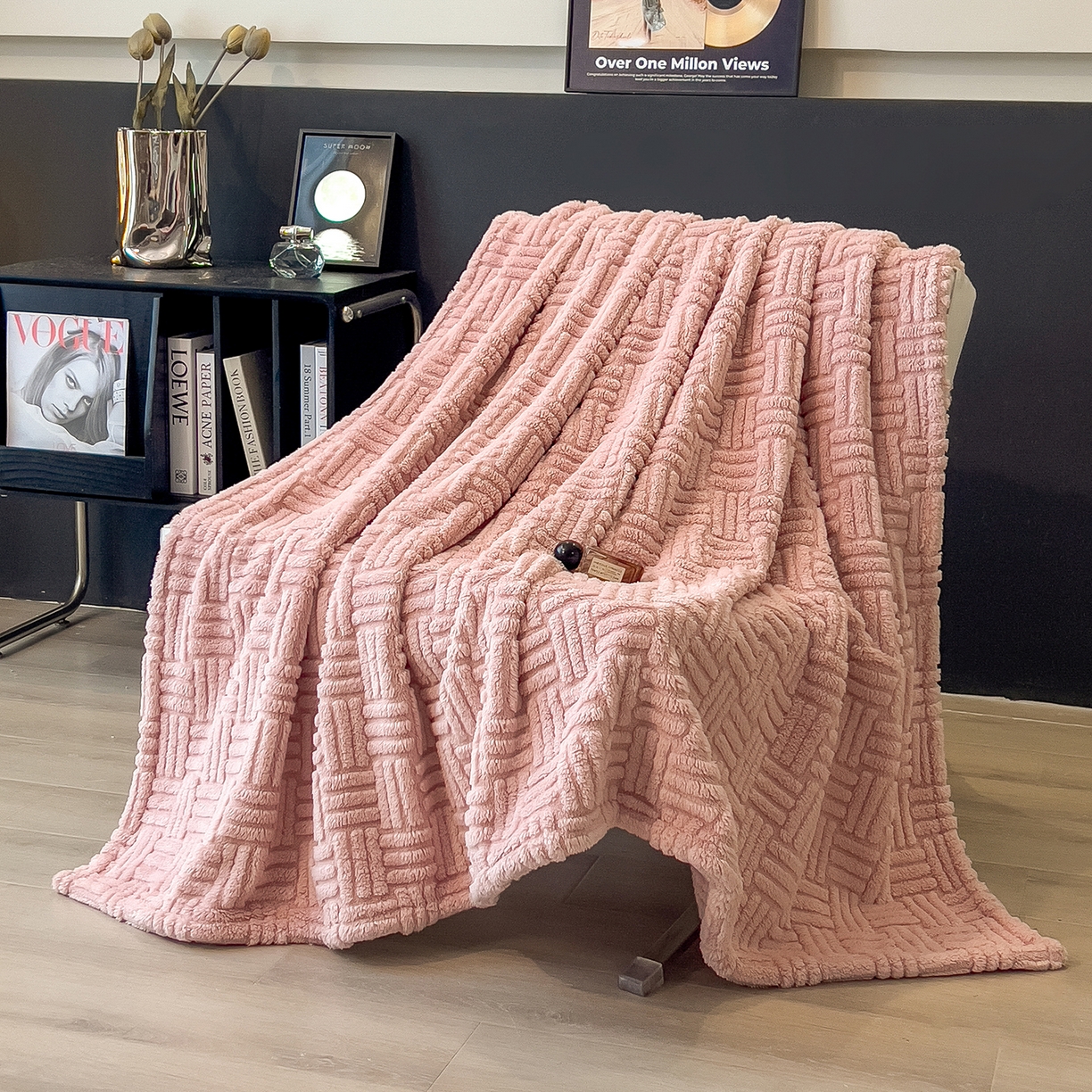 91家纺网 家纺一手货源 找家纺 世纪绒品 2025新款A类几何牛奶绒提花毛毯 几何-蜜桃粉