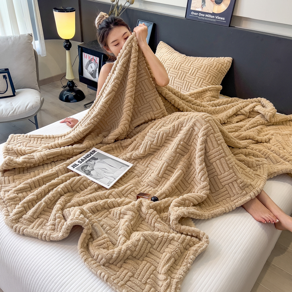 91家纺网 家纺一手货源 找家纺 世纪绒品 2025新款A类几何牛奶绒提花毛毯 几何-伯爵咖