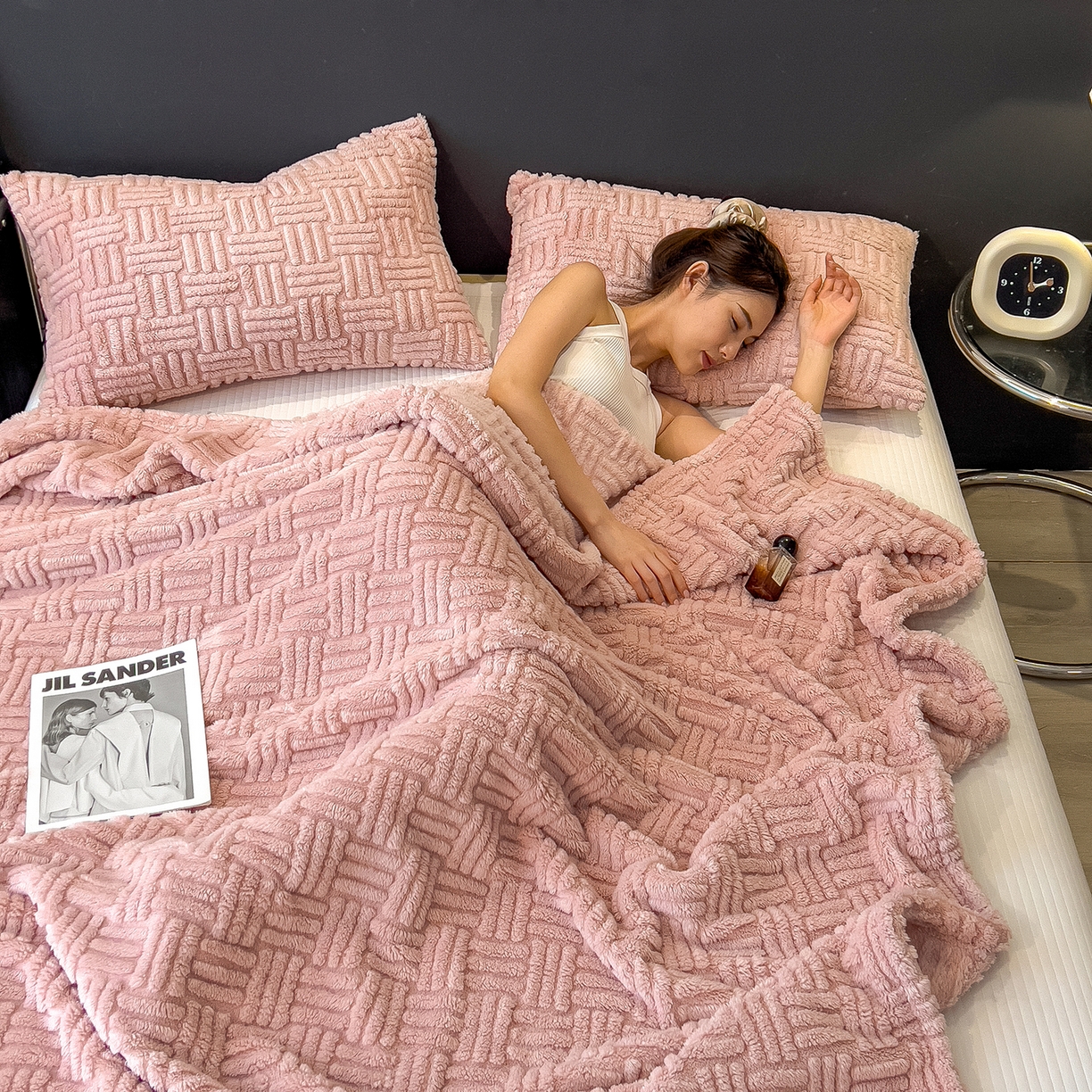 91家纺网 家纺一手货源 找家纺 世纪绒品 2025新款A类几何牛奶绒提花毛毯 几何-蜜桃粉