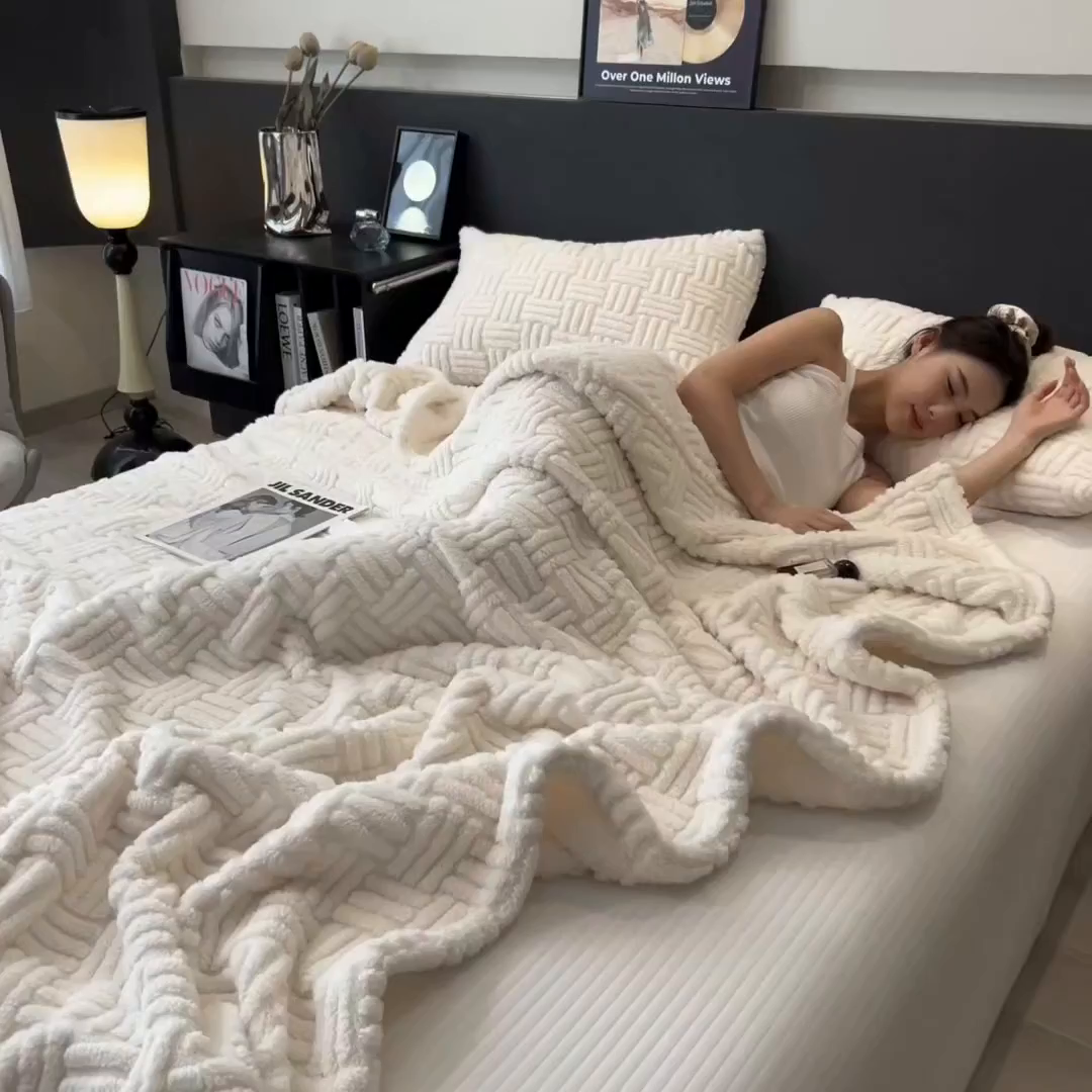 91家纺网 家纺一手货源 找家纺 世纪绒品 2025新款A类几何牛奶绒提花毛毯 几何-月光白