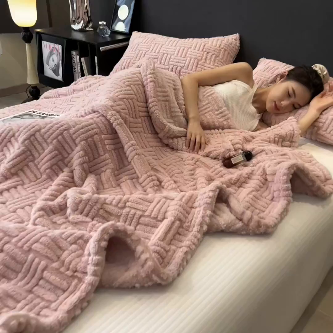 91家纺网 家纺一手货源 找家纺 世纪绒品 2025新款A类几何牛奶绒提花毛毯 几何-蜜桃粉