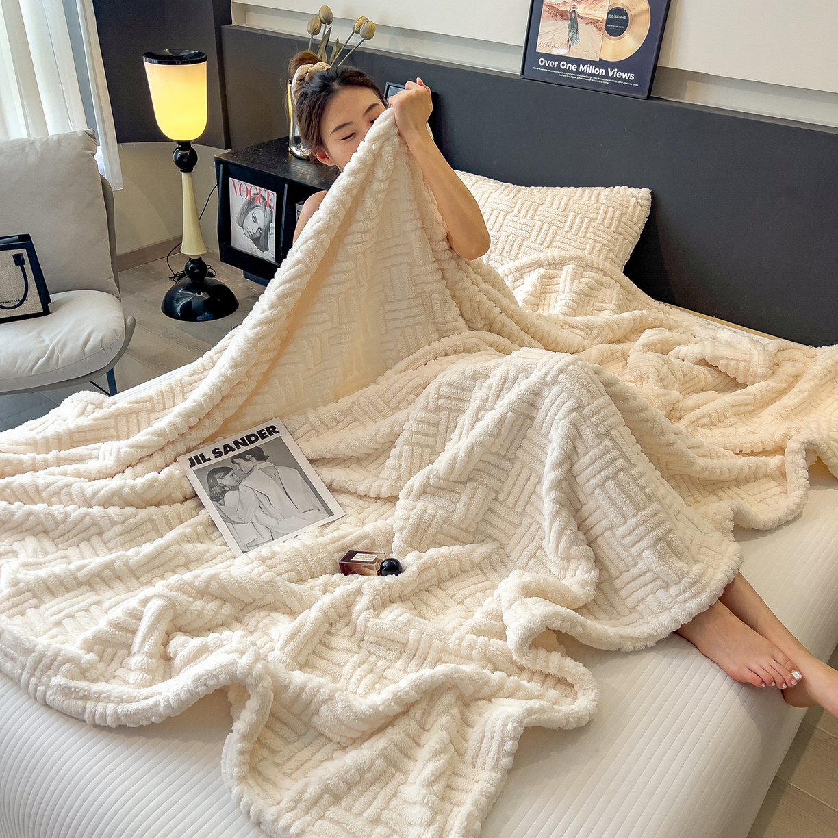 91家纺网 家纺一手货源 找家纺 世纪绒品 2025新款A类几何牛奶绒提花毛毯 几何-月光白
