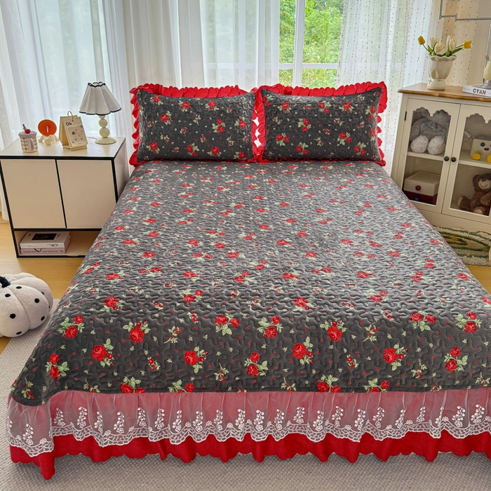 91家纺网 家纺一手货源 找家纺 艺慕家纺 2025新款时尚印花牛奶绒床盖四件套红玫绒语