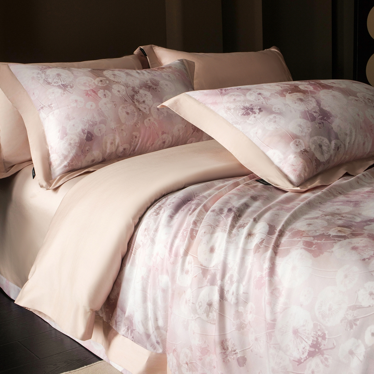 91家纺网 家纺一手货源 找家纺 洺兰家居 2025新款100支全棉新疆棉单拼角工艺款四件套长绒棉贴边床单床笠床上用品套件专（控价标准275加大285床笠275） 璀璨