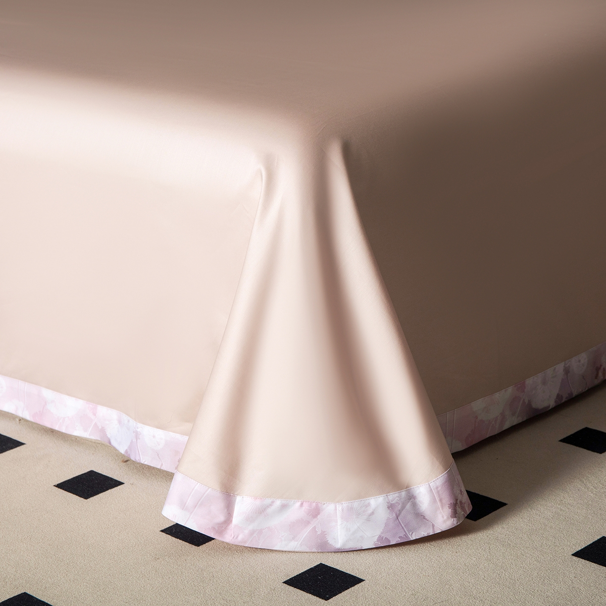 91家纺网 家纺一手货源 找家纺 洺兰家居 2025新款100支全棉新疆棉单拼角工艺款四件套长绒棉贴边床单床笠床上用品套件专（控价标准275加大285床笠275） 璀璨