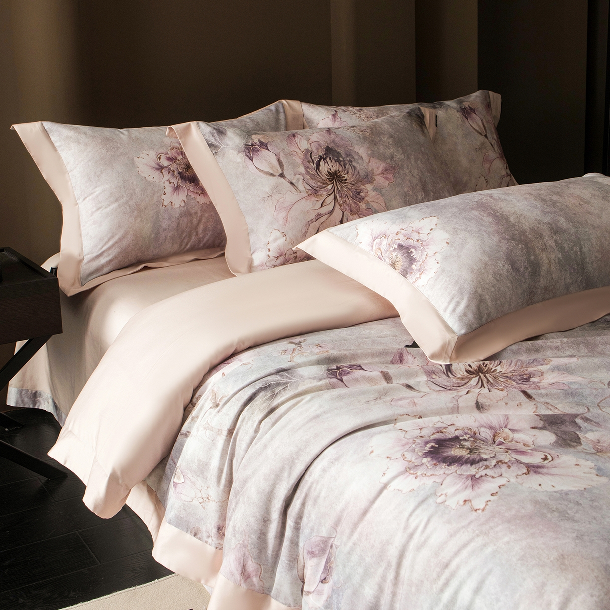 91家纺网 家纺一手货源 找家纺 洺兰家居 2025新款100支全棉新疆棉单拼角工艺款四件套长绒棉贴边床单床笠床上用品套件专（控价标准275加大285床笠275） 芊梦