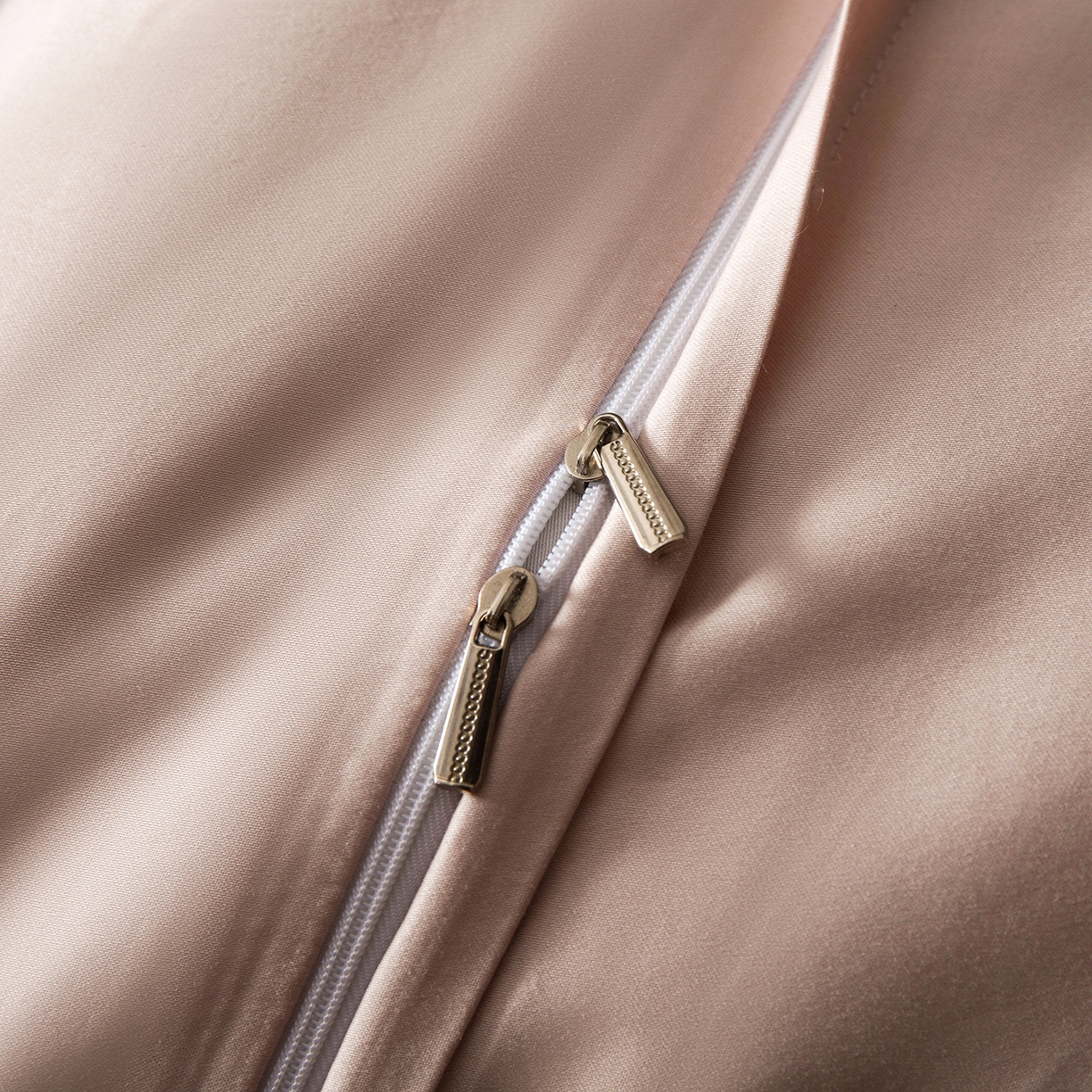 91家纺网 家纺一手货源 找家纺 洺兰家居 2025新款100支全棉新疆棉单拼角工艺款四件套长绒棉贴边床单床笠床上用品套件专（控价标准275加大285床笠275） 芊梦