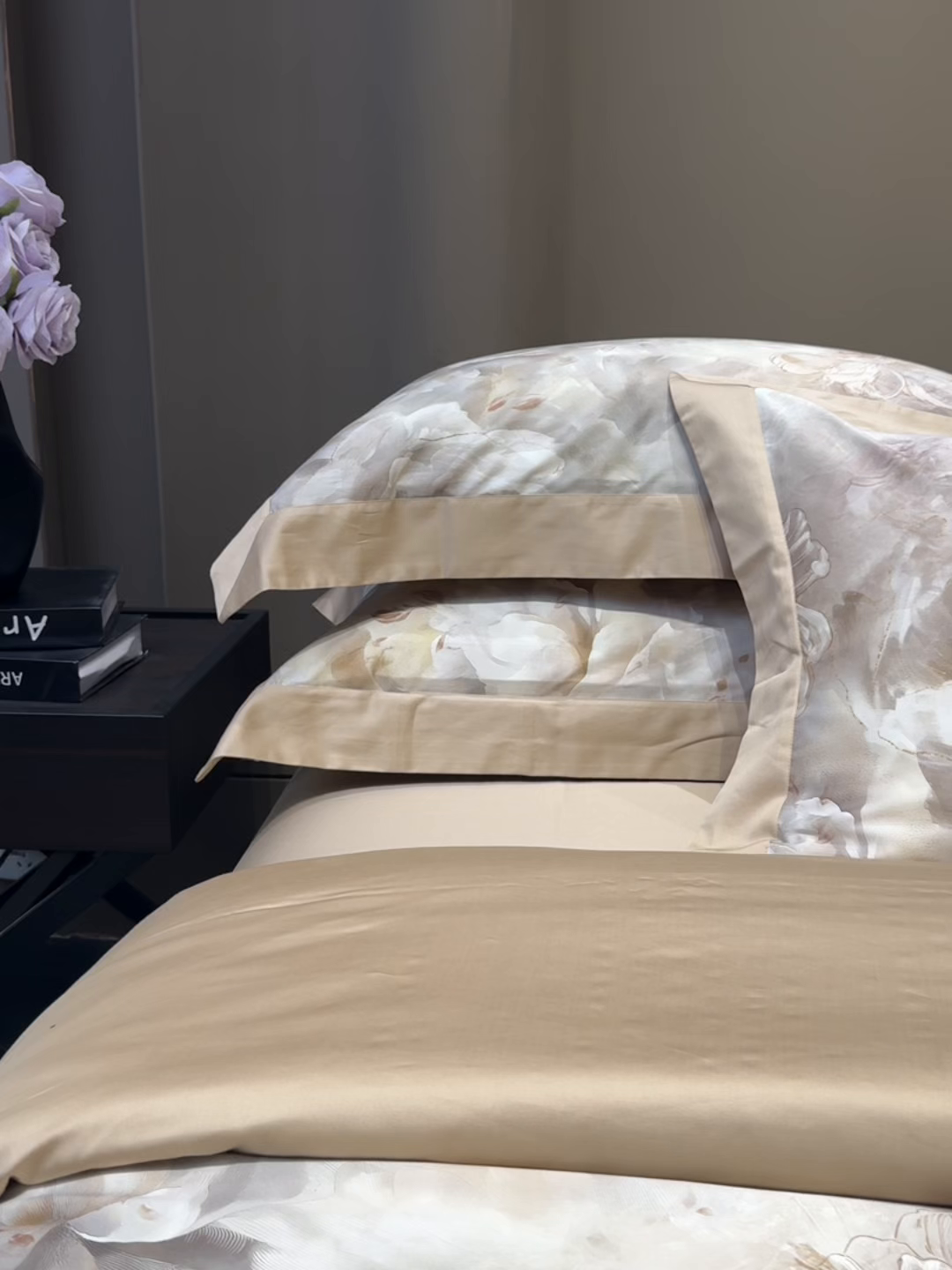 91家纺网 家纺一手货源 找家纺 洺兰家居 2025新款100支全棉新疆棉单拼角工艺款四件套长绒棉贴边床单床笠床上用品套件专（控价标准275加大285床笠275） 云锦