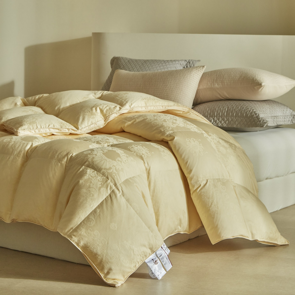 91家纺网 家纺一手货源 找家纺 暖羽屋羽绒馆 2025新款国标95白鹅绒被子 羽绒被芯60s大提花羽绒被 双人鹅绒被2米 婚庆被子 普希斯 耀金