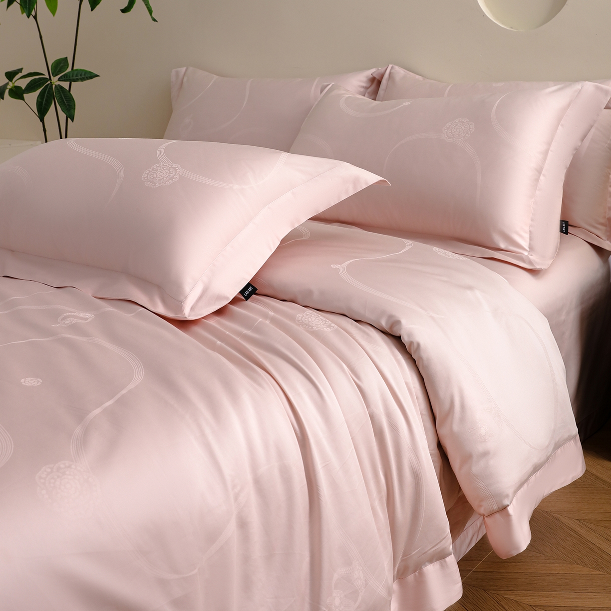 91家纺网 家纺一手货源 找家纺 （总）洺兰家居 2025新款60支全棉新疆棉大提花拼角款四件套长绒棉贴边床单床笠床上用品套件专版（控价标准245加大260床笠255）