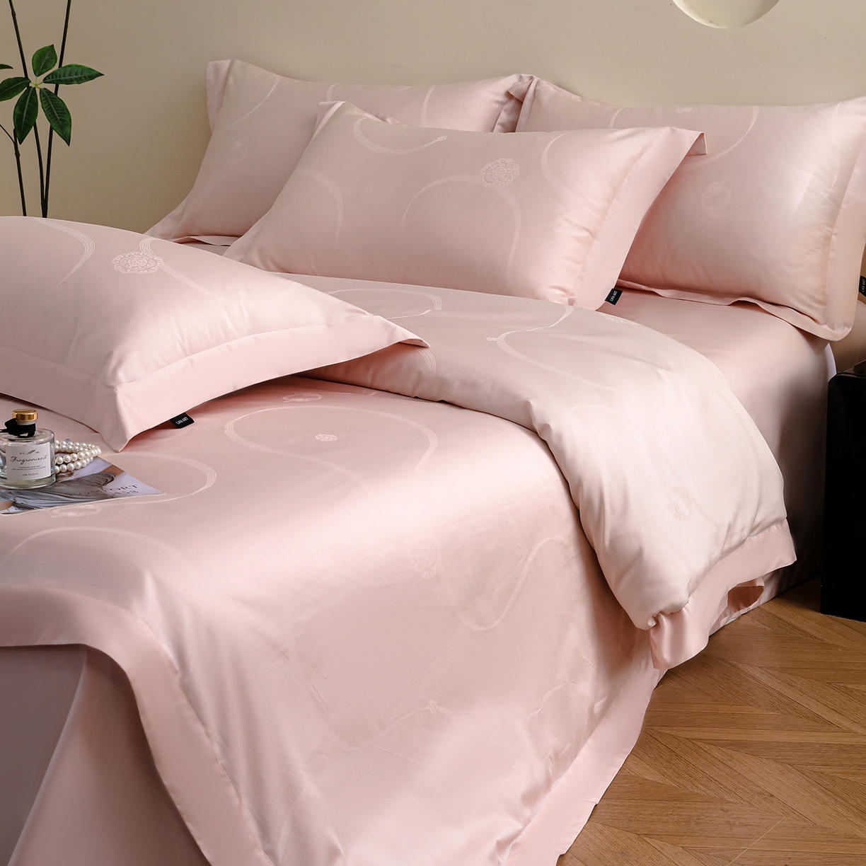 91家纺网 家纺一手货源 找家纺 （总）洺兰家居 2025新款60支全棉新疆棉大提花拼角款四件套长绒棉贴边床单床笠床上用品套件专版（控价标准245加大260床笠255）