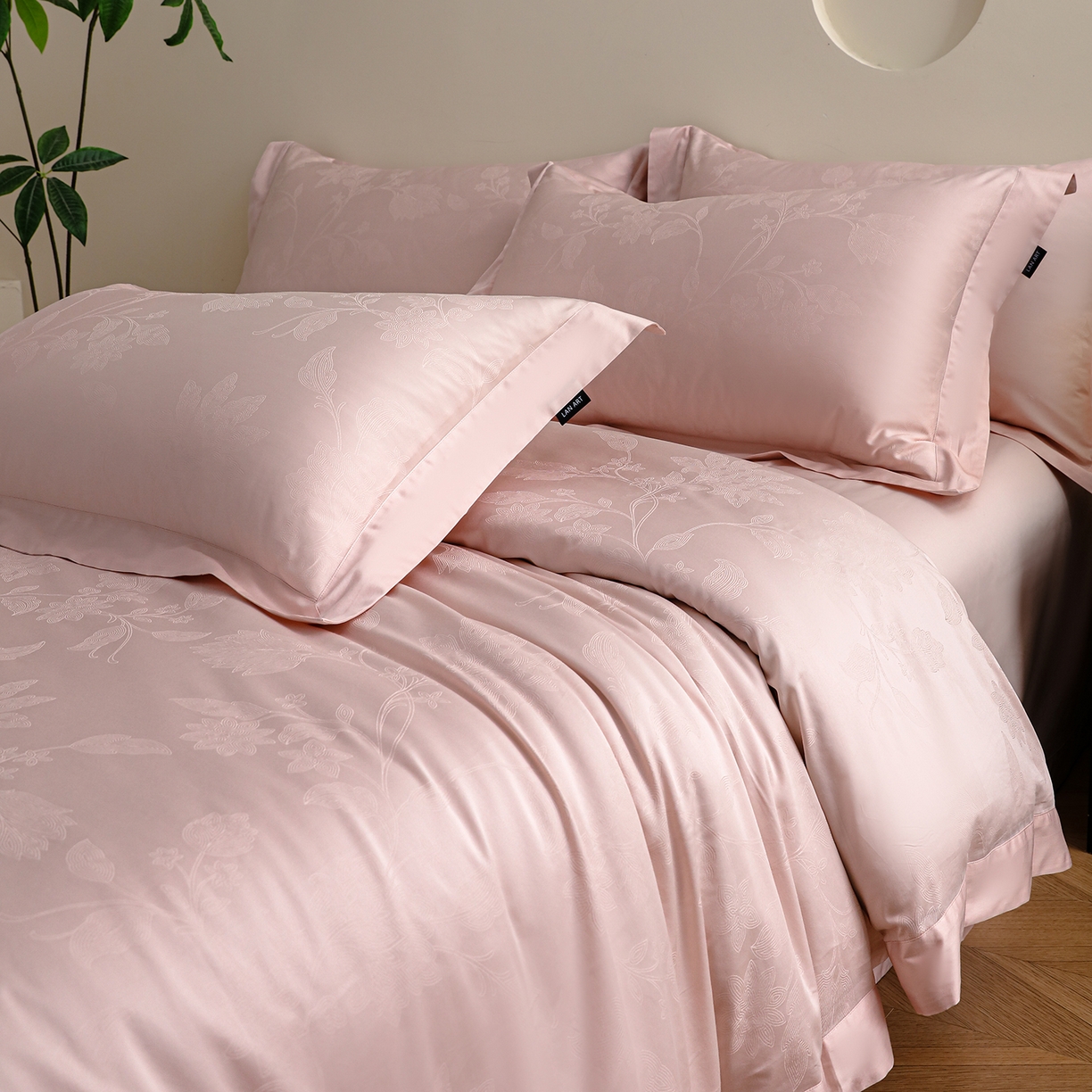 91家纺网 家纺一手货源 找家纺 （总）洺兰家居 2025新款60支全棉新疆棉大提花拼角款四件套长绒棉贴边床单床笠床上用品套件专版（控价标准245加大260床笠255）