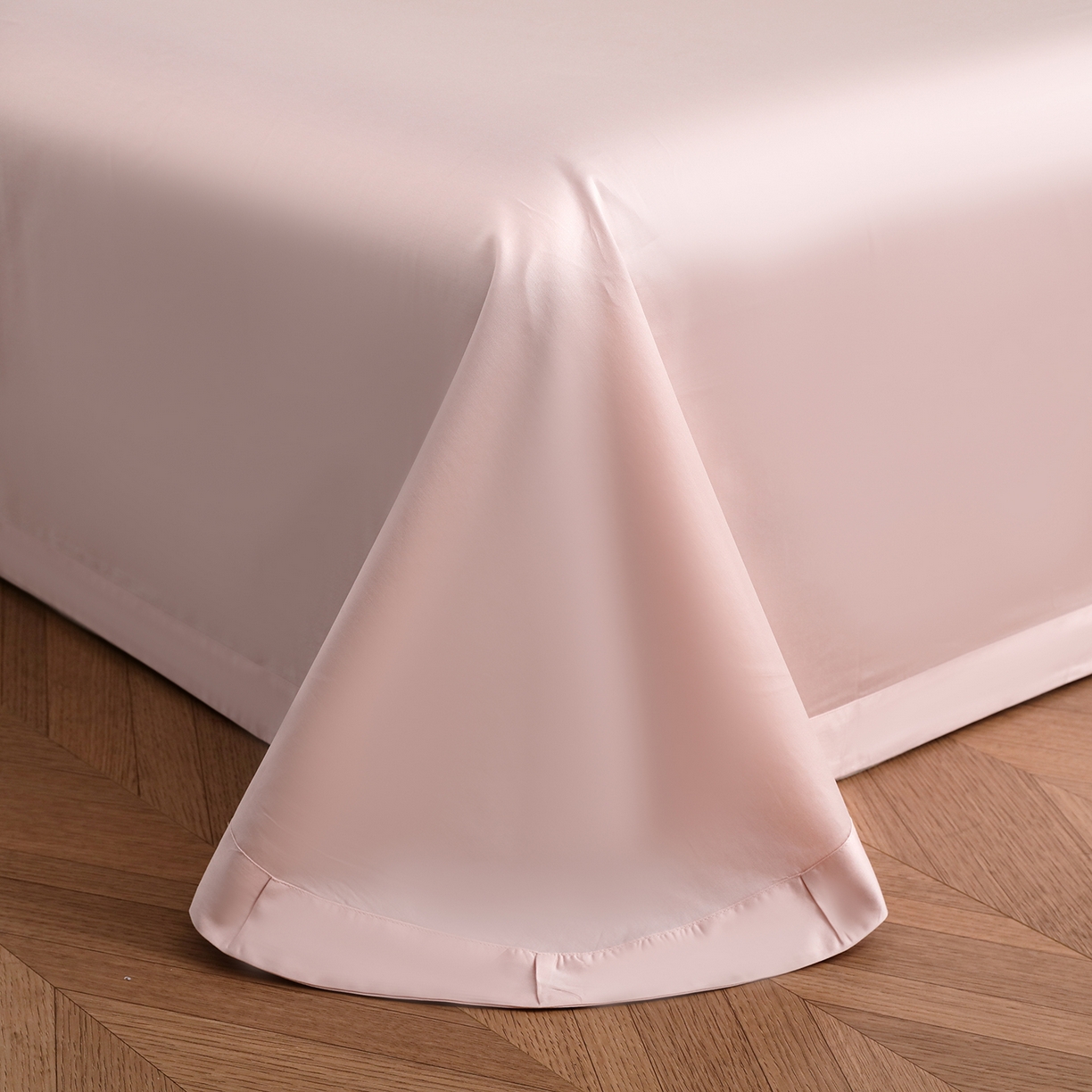 91家纺网 家纺一手货源 找家纺 洺兰家居 2025新款60支全棉新疆棉大提花拼角款四件套长绒棉贴边床单床笠床上用品套件专版（控价标准245加大260床笠255） 赫本-浅粉