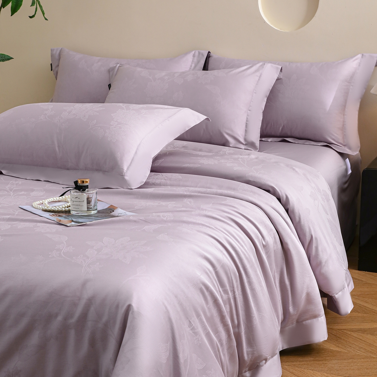 91家纺网 家纺一手货源 找家纺 洺兰家居 2025新款60支全棉新疆棉大提花拼角款四件套长绒棉贴边床单床笠床上用品套件专版（控价标准245加大260床笠255） 苏菲-浅紫