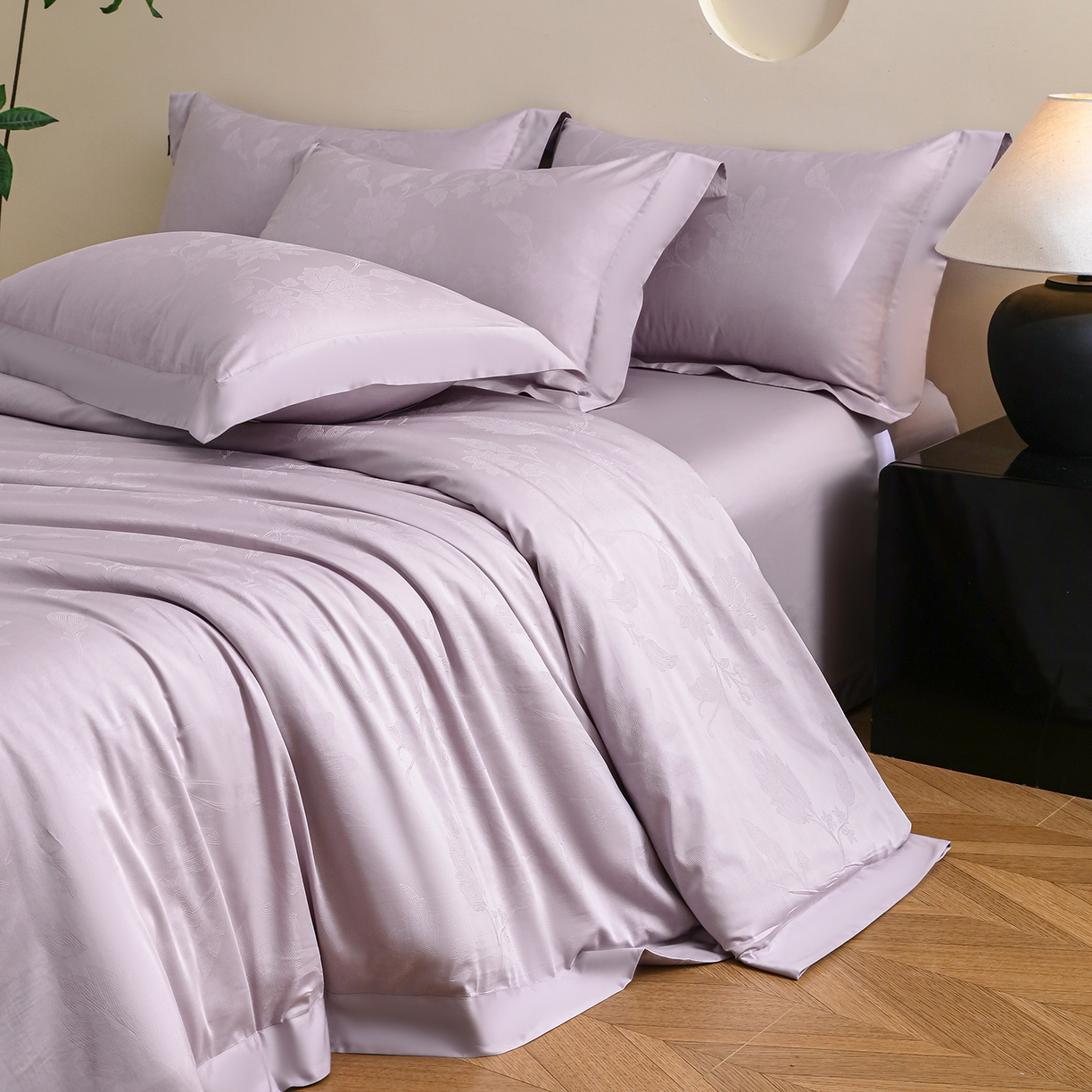 91家纺网 家纺一手货源 找家纺 洺兰家居 2025新款60支全棉新疆棉大提花拼角款四件套长绒棉贴边床单床笠床上用品套件专版（控价标准245加大260床笠255） 苏菲-浅紫