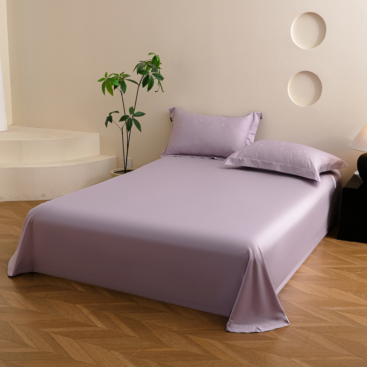 91家纺网 家纺一手货源 找家纺 洺兰家居 2025新款60支全棉新疆棉大提花拼角款四件套长绒棉贴边床单床笠床上用品套件专版（控价标准245加大260床笠255） 梦蝶-浅紫