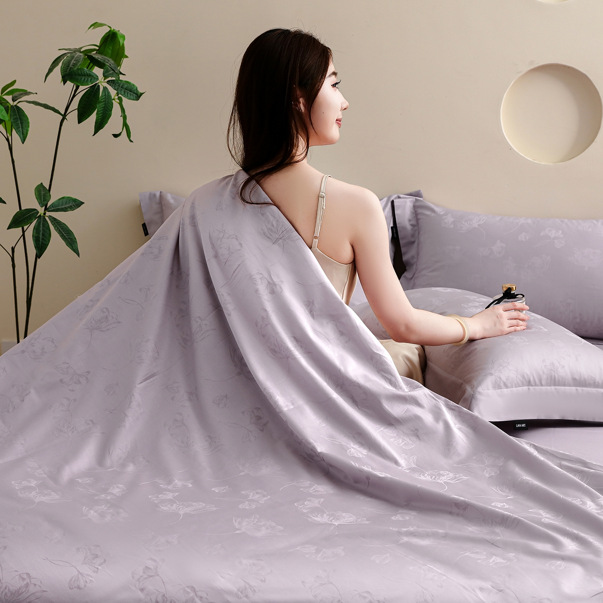 91家纺网 家纺一手货源 找家纺 洺兰家居 2025新款60支全棉新疆棉大提花拼角款四件套长绒棉贴边床单床笠床上用品套件专版（控价标准245加大260床笠255） 赫本-浅紫