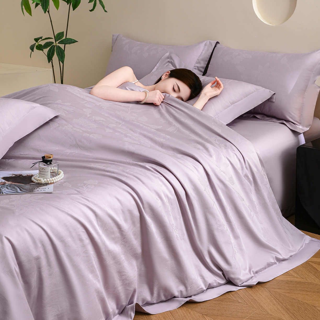 91家纺网 家纺一手货源 找家纺 洺兰家居 2025新款60支全棉新疆棉大提花拼角款四件套长绒棉贴边床单床笠床上用品套件专版（控价标准245加大260床笠255） 苏菲-浅紫