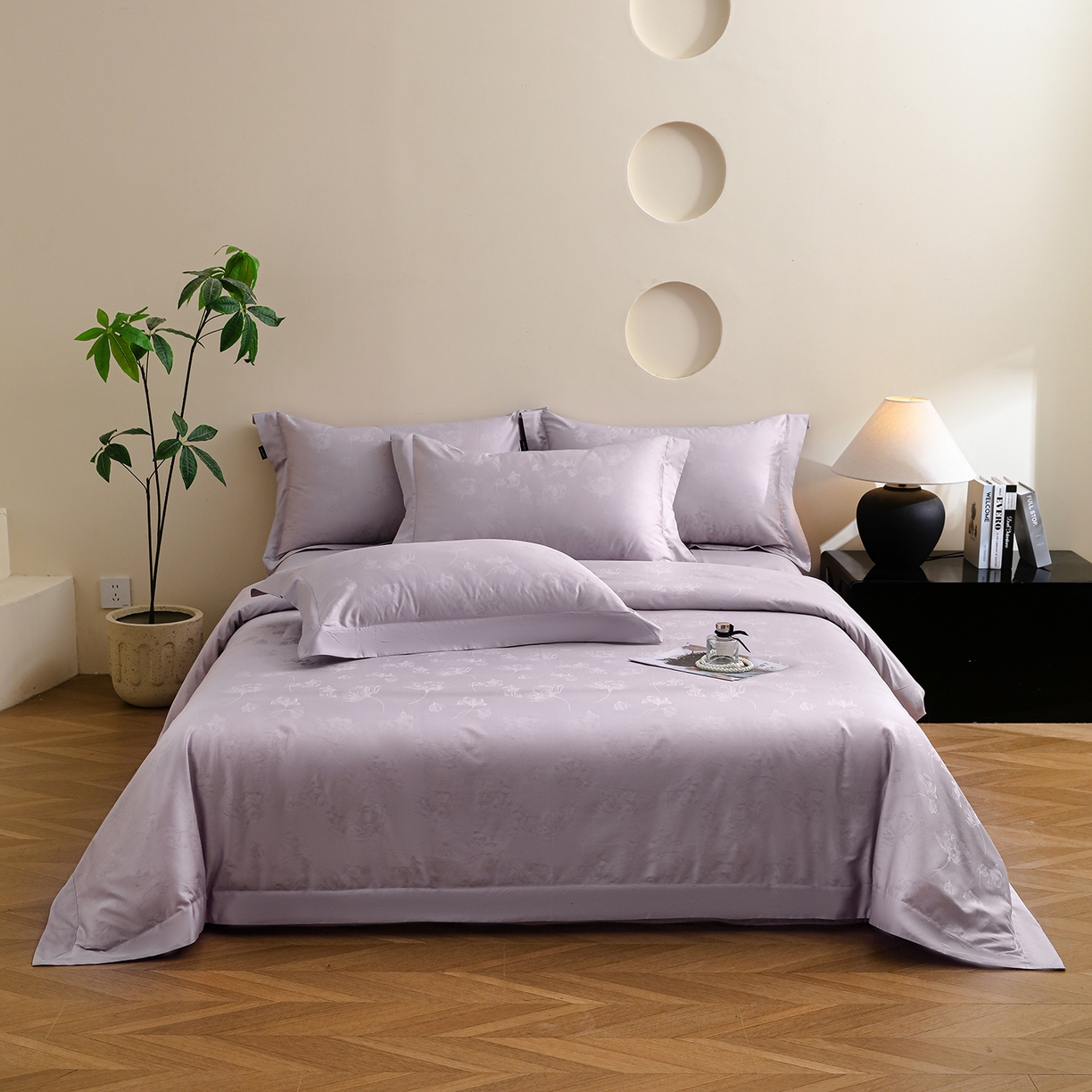 91家纺网 家纺一手货源 找家纺 洺兰家居 2025新款60支全棉新疆棉大提花拼角款四件套长绒棉贴边床单床笠床上用品套件专版（控价标准245加大260床笠255） 赫本-浅紫