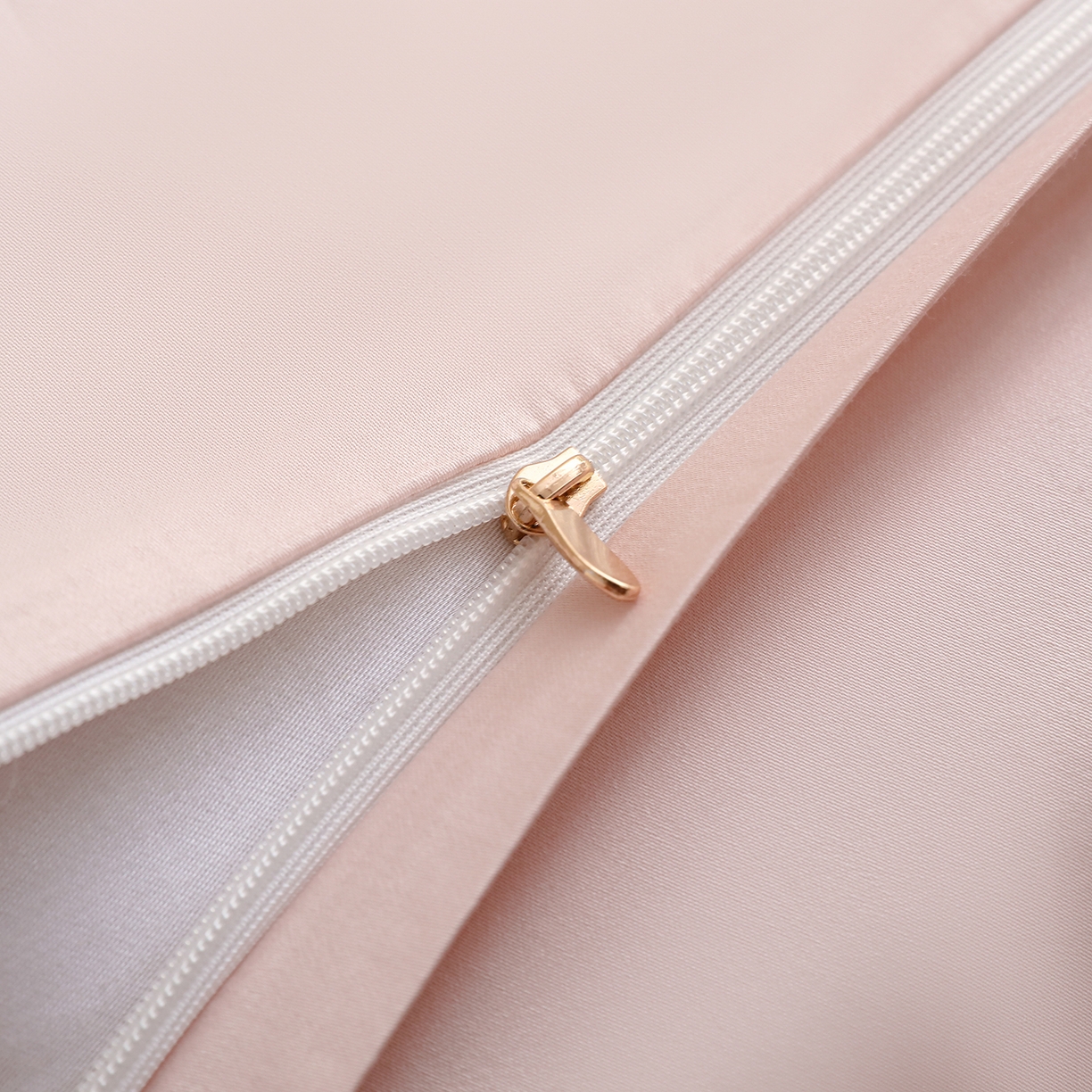 91家纺网 家纺一手货源 找家纺 洺兰家居 2025新款60支全棉新疆棉大提花拼角款四件套长绒棉贴边床单床笠床上用品套件专版（控价标准245加大260床笠255） 赫本-浅粉