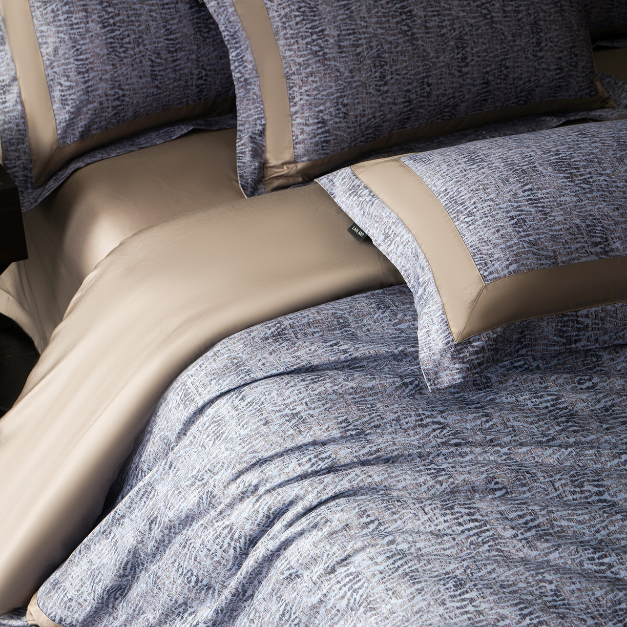 91家纺网 家纺一手货源 找家纺 洺兰家居 2025新款100支全棉新疆棉贴布工艺款四件套长绒棉贴边床单床笠床上用品套件专版（控价标准275加大285床笠275） 古娅-兰