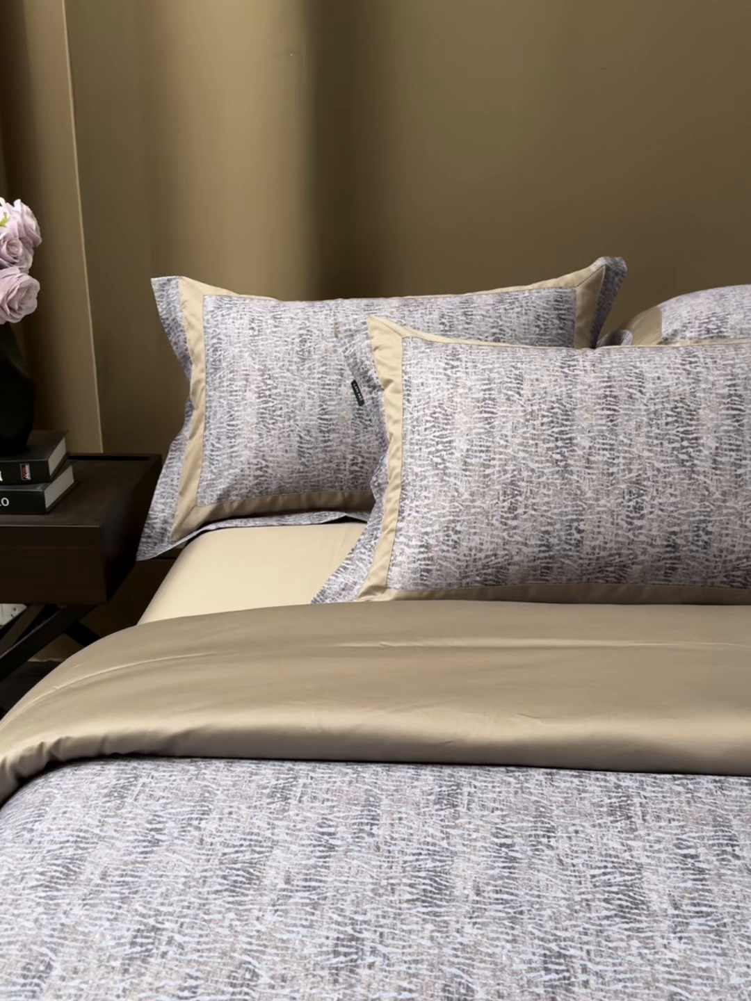91家纺网 家纺一手货源 找家纺 洺兰家居 2025新款100支全棉新疆棉贴布工艺款四件套长绒棉贴边床单床笠床上用品套件专版（控价标准275加大285床笠275） 古娅-兰