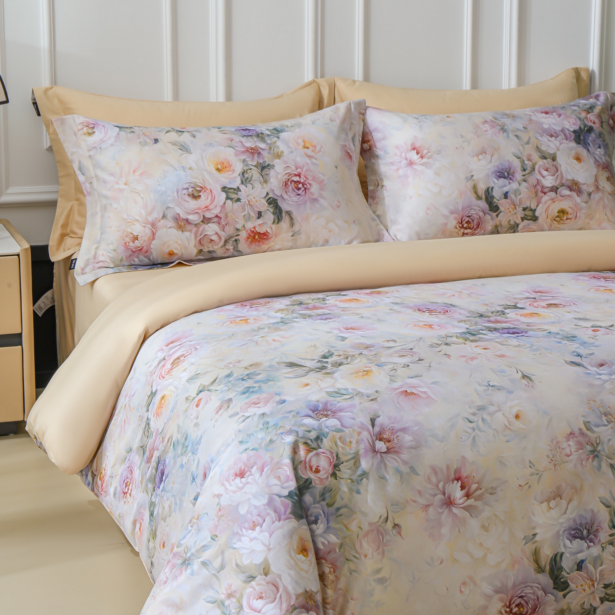 91家纺网 家纺一手货源 找家纺 洺兰家居 2025新款100支全棉新疆棉数码印花四件套长绒棉贴边床单床笠床上用品套件-专版（控价标准235加大255床笠245） 雨露花香