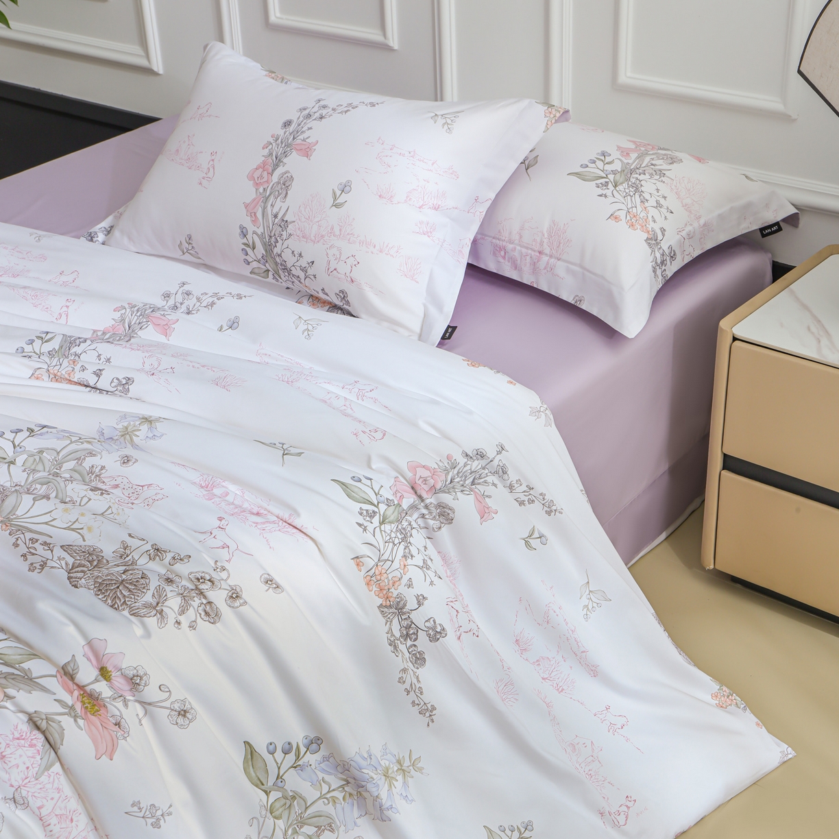 91家纺网 家纺一手货源 找家纺 洺兰家居 2025新款100支全棉新疆棉数码印花四件套长绒棉贴边床单床笠床上用品套件-专版（控价标准235加大255床笠245） 阿泰勒