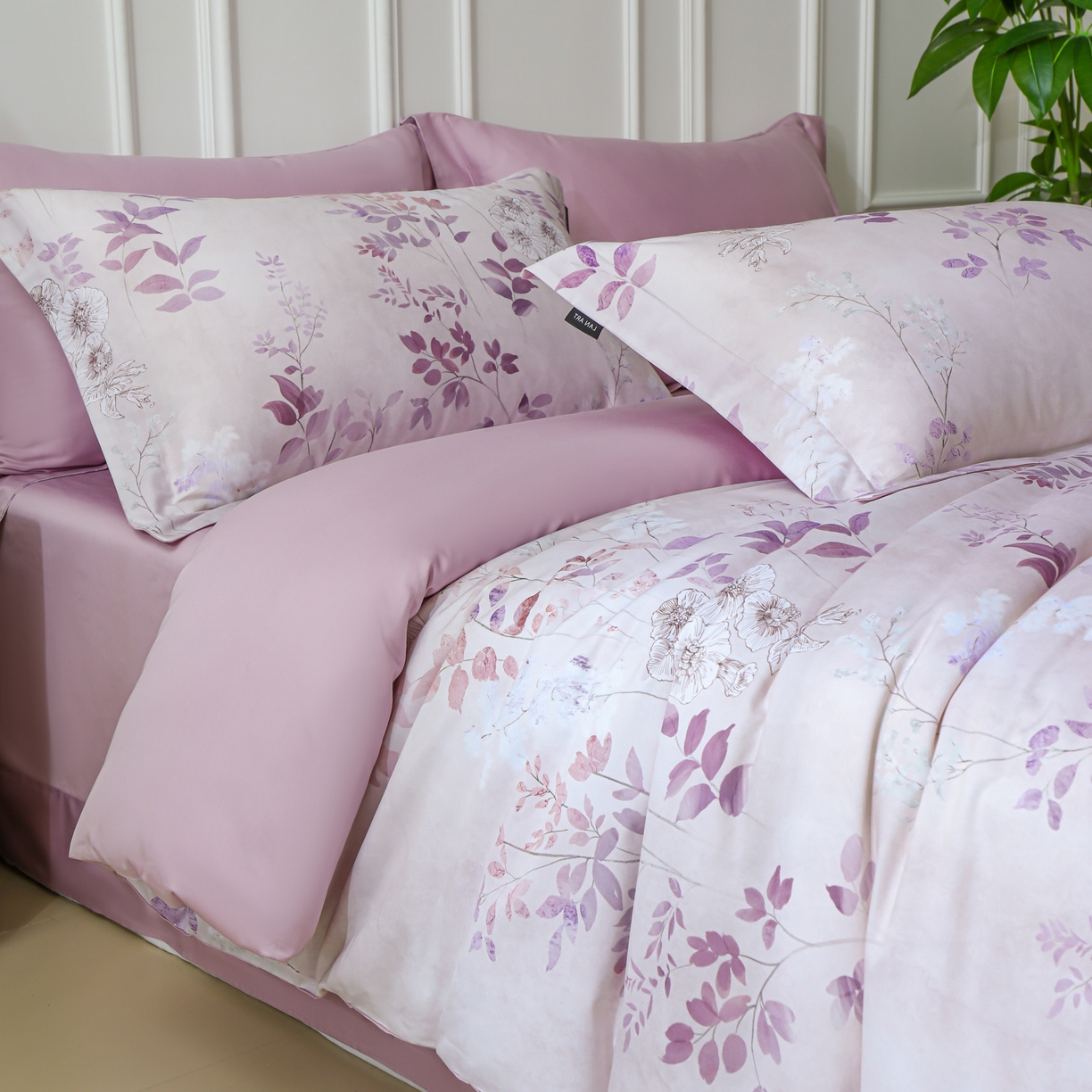 91家纺网 家纺一手货源 找家纺 洺兰家居 2025新款100支全棉新疆棉数码印花四件套长绒棉贴边床单床笠床上用品套件-专版（控价标准235加大255床笠245） 后庭花