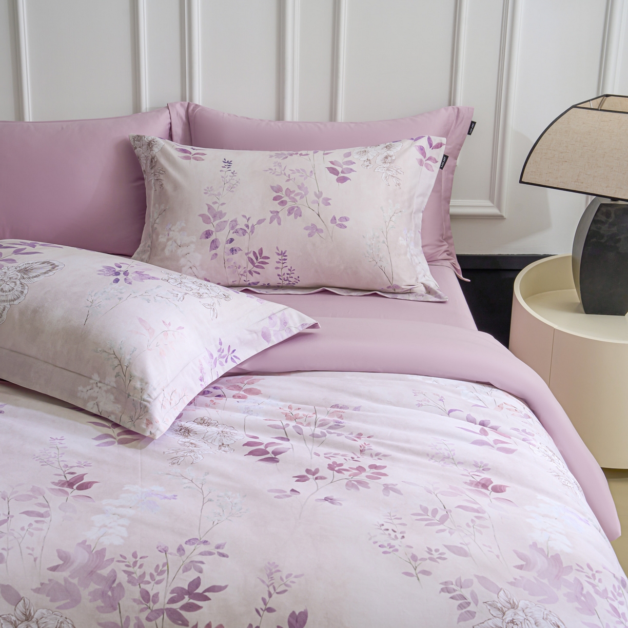 91家纺网 家纺一手货源 找家纺 洺兰家居 2025新款100支全棉新疆棉数码印花四件套长绒棉贴边床单床笠床上用品套件-专版（控价标准235加大255床笠245） 后庭花